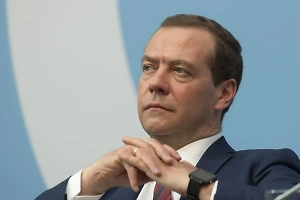 Медведев ответил "ублюдочному" НПО "старикашки" Сороса на призыв арестовать его