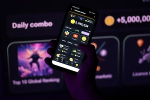 Life.ru узнал у ЦБ, почему всё же опасно "тапать хомяка"