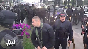 Лукашенко вспомнил, как взял автомат и разогнал протестующих в 2020 году