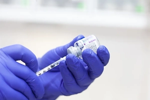 Грубейшее нарушение: Инфекционист объяснила Life.ru, как можно подхватить ботулизм у косметолога