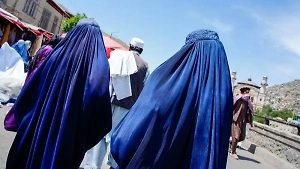 «Талибан»* запретил женщинам появляться на публике с непокрытым лицом