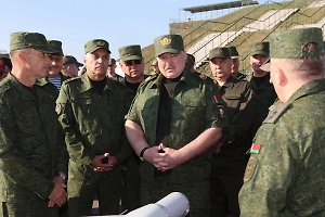 Лукашенко приехал на полигон и оценил белорусские дроны