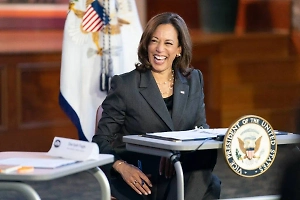 Физиогномист объяснил феномен заразительного смеха Харрис, о котором говорил Путин