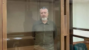 Стрелков выходит из колонии и отправляется в зону СВО