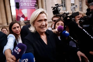 Во Франции оценили шансы Ле Пен сменить Макрона на посту президента