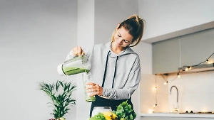 Эти 4 рецепта полезных коктейлей помогут вернуть тело в форму после новогодней обжираловки 