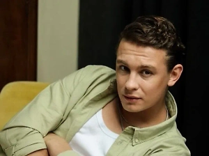 Актёр Кологривый поддержал российских бойцов в зоне СВО и поблагодарил их за безопасность