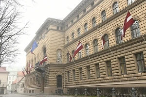 Латвия собралась выслать почти 800 россиян старше 60 лет