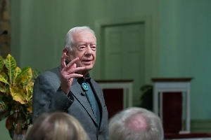 СМИ узнали, за кого отдал голос столетний экс-лидер США Картер на досрочных выборах