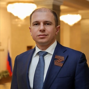 Россия должна заботиться о своей безопасности. И, конечно, размещение контингента НАТО и военнослужащих, в том числе вооружения, это основание для Российской Федерации для уничтожения вдоль наших границ. Поэтому существование территории Украины возможно только в нейтральном статусе, не в составе военного альянса, потому что наша страна, наши граждане должны быть уверены в безопасности завтрашнего дня.