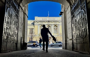 Российским банкам ещё на год разрешили хранить в тайне личности акционеров