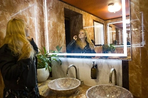 Сделать сердцем заведения: Рестораторов призвали штрафовать за русскую классику в туалетах