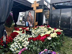 «‎Он что, зверь?!» Жена потребовала не обливать Алибасова грязью из-за похорон Лёвкина