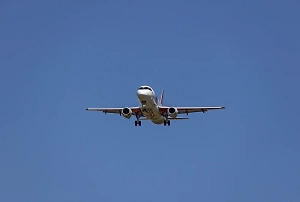 «Хорошо хоть не горим»: Life.ru показал обстановку из салона SSJ-100 за секунды до пожара