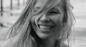 «За естественность»: Актриса Памела Андерсон объяснила отказ от макияжа