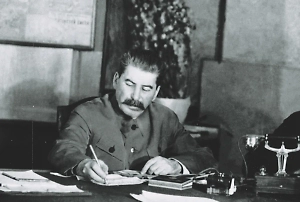 Изменить судьбу, казаться моложе, избежать службы. Почему Сталин поменял дату рождения