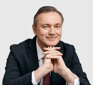 Сейчас это всё уже стёрлось, и страстная любовница теперь совсем не обязательно должна быть из Москвы, она может быть из любого региона. Ведь в каждом есть разные социальные группы с разными особенностями. То есть там есть домовитые девушки, а есть, наоборот, отвязные. Даже в Рязани, даже в Усть-Каменогорске — самые разные. В зависимости от того, какого типа, к какой социальной группе девушка относится, она уже начинает себя проявлять именно в соответствии со своим психотипом, воспитанием и социальным статусом.