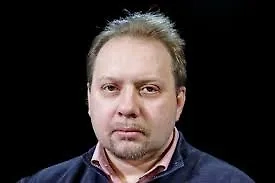 Я долгое время выступаю за канонизацию Суворова. Много лет об этом говорю на различных круглых столах и поддерживаю этот процесс, который сейчас начался. Суворов известен своей святой подвижнической жизнью, всегда был примером для людей, которые были вокруг него. Нет ни одного свидетельства о каком-то его неправедном поступке. Человек действительно был верующий и всю жизнь с этой верой в груди проходил. И то, что он является победителем во всех сражениях, в которых принимал участие, — это явный знак свыше, это чудеса.