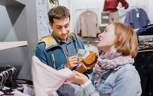 5 имён мужчин-скупердяев, которые будут грызться с вами за каждую копейку