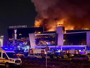 Москвич рассказал, как вывозил шокированных людей с места теракта в "Крокусе"