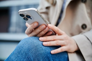 Рассадник бактерий: Россиянам объяснили, как не подхватить инфекцию от своего смартфона