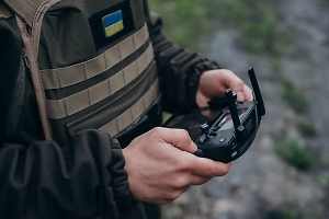 В Белгородской области украинский дрон атаковал легковой автомобиль, ранены двое