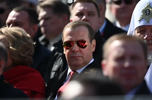 «Подумай дважды, нацист!»: Медведев разнёс Мерца за призыв ударить по Крымскому мосту