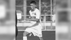 Юный футболист «Ротора» умер после тренировки, сидя за компьютером