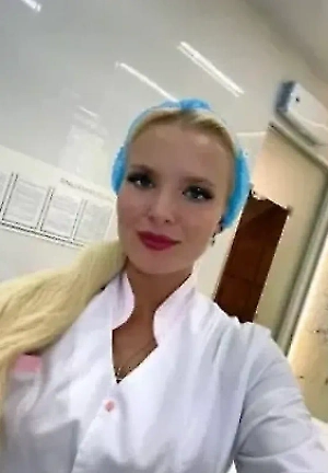 Если мы говорим про инъекции, связанные с введением гиалуроновой кислоты, то есть какого-либо рода филлеры (например, гиалуроновая кислота в губах, в скулах), то ей тоже ничего не грозит, так как филлер ставится очень плотно. Единственное, что в космосе мышечная атрофия, меньше движения, происходит отёк. Очень сильно отекают верхние конечности и лицо. А гиалуроновая кислота имеет свойство притягивать жидкость. То есть лица могут быть такими раздутыми, ещё более отёкшими.