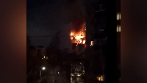 Появилось видео последствий атаки украинских дронов на многоэтажку в Курске