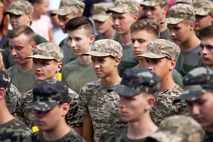 Зеленский продлил военное положение на Украине