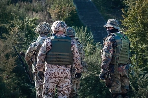 «‎Хлопцы, мы вам принесли винтовку»: Бойцы ВСУ забрели в укрытие наших разведчиков и сдались