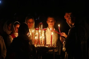 Life.ru публикует фоторепортаж с пасхальной службы в храме Христа Спасителя