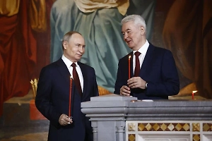 Путин и Собянин прибыли в храм Христа Спасителя на пасхальное богослужение