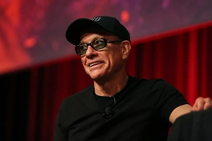 «Абсурдно и нелепо»: Агент Ван Дамма ответил на обвинения в его причастности к секс-торговле