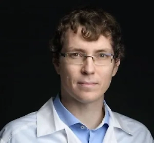 Исследователи связывают это факт с ассоциированным с астмой хроническим воспалением, что формирует благоприятное для развития рак микроокружение. Более того, встречаются статьи, которые утверждают повышенный риск развития не только рака лёгких, но и рака молочных желез, и желудка у астматиков.