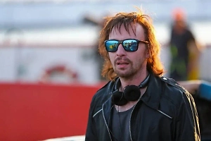 Актёра Илью Деля ранила ножом его девушка, он в реанимации