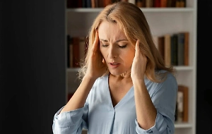 Предвестники погоды: Невролог объяснила метеочувствительным, как избежать головной боли