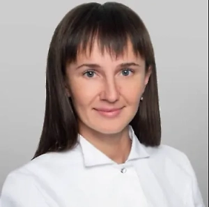 Как правило, люди с метеочувствительностью и мигренью с предвестниками замечают изменения в самочувствии ещё до смены погоды — симптомы появляются накануне, а иногда и вовсе за 1–2 дня. Это может быть тупая или пульсирующая головная боль, которая усиливается при движении, светобоязнь, раздражение от звуков, тошнота, ощущение давления в голове. 