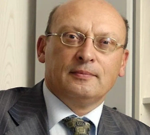 Будут попытки совершить теракты, в том числе с помощью или с использованием бомб и ракет американских. В этом смысле эти крупные международные террористические акции также будут подрывать авторитет Трампа.