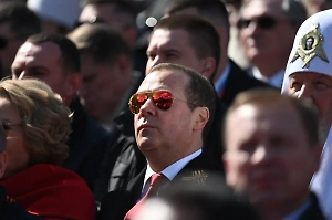 Медведев призвал стереть нацистов с лица земли после освобождения всей Курщины