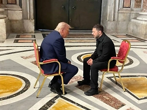 «Крутился вокруг»: На Западе раскрыли, почему Трамп выгнал Макрона с переговоров