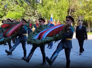 Путин и Лукашенко возложили венки к мемориалу «Героям Сталинградской битвы»