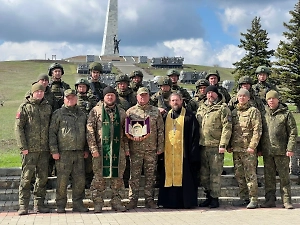 Духовный щит: Копию иконы «Спаса Нерукотворного» передали бойцам «Центра»