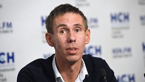 Актёр Алексей Панин* затосковал по Москве после «фекального‎» шоу и дебошей в Европе