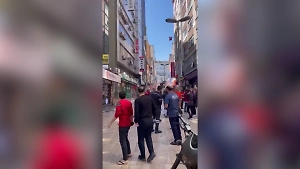 Очевидцы сняли видео с землетрясением в Стамбуле