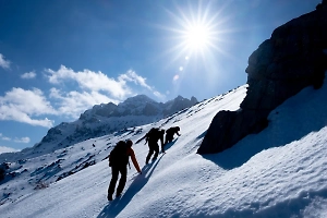 Жизнь за селфи: В Китае турист упал в пропасть с 5,5-километровой вершины, пытаясь сделать фото