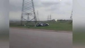 В Татарстане бешеные гонки подростков на «форде» закончились столкновением со столбом и взрывом