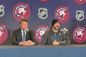 «Великий» сокрушён: Гретцки не смог утаить эмоций, уступая рекорд Овечкину