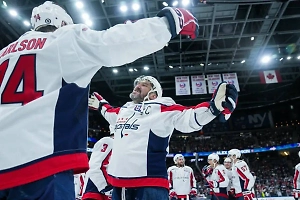 Cartier для жены форварда и безумие в Сети: Как Александр Овечкин побил рекорд Гретцки

